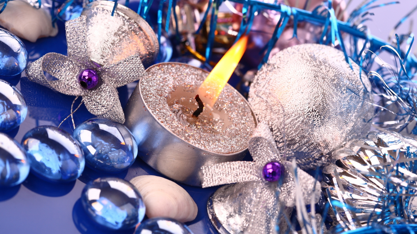 Обои Рождественский день, Рождественские украшения, рождественский орнамент, ветвь, Рождество в разрешении 1366x768