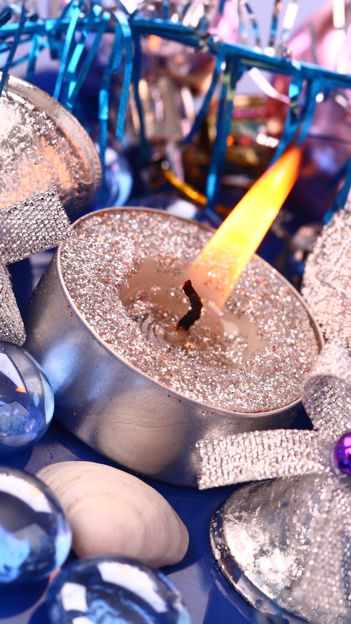 Обои Рождественский день, Рождественские украшения, рождественский орнамент, ветвь, Рождество в разрешении 720x1280