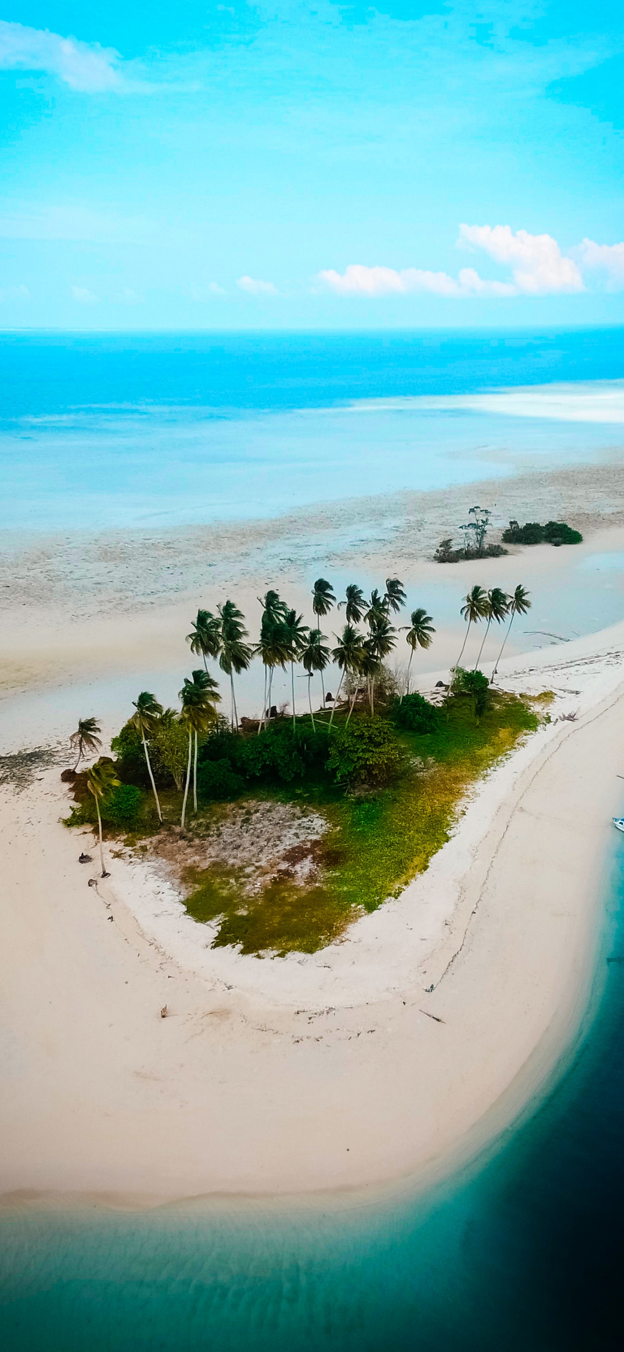 Обои остров рупат, остров Манимбора, Остров, вода, облако в разрешении 1242x2688