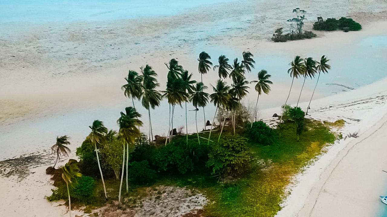 Обои остров рупат, остров Манимбора, Остров, вода, облако в разрешении 1280x720