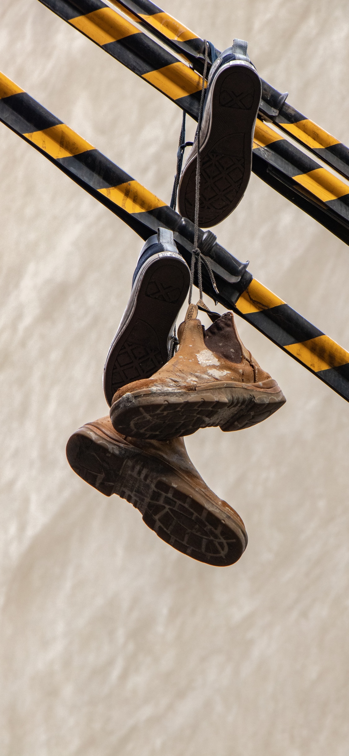 Обои Мельбурн, башмак, подвешивание, лыжи, лыжная палка в разрешении 1125x2436