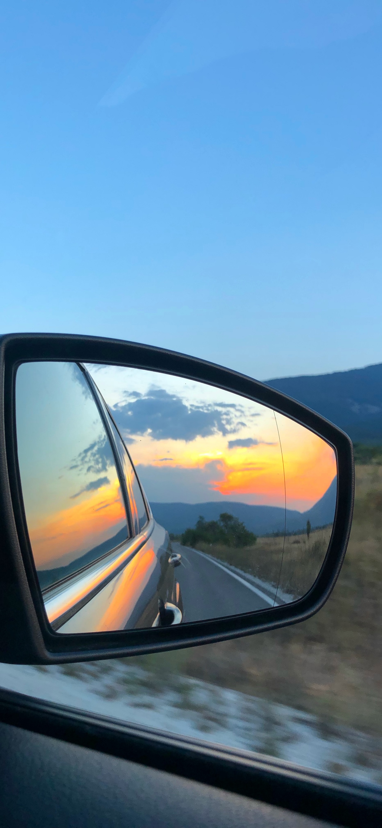 Обои зеркало заднего вида, Король, ветровое стекло, автомобильное зеркало, Автомобильное боковое зеркало в разрешении 1242x2688