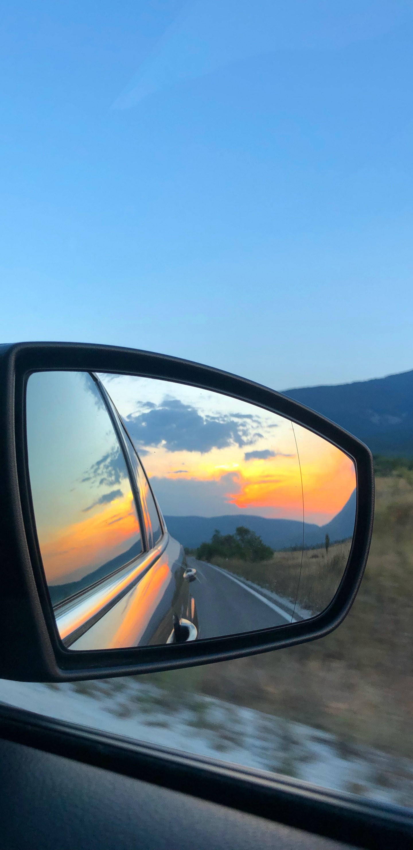 Обои зеркало заднего вида, Король, ветровое стекло, автомобильное зеркало, Автомобильное боковое зеркало в разрешении 1440x2960