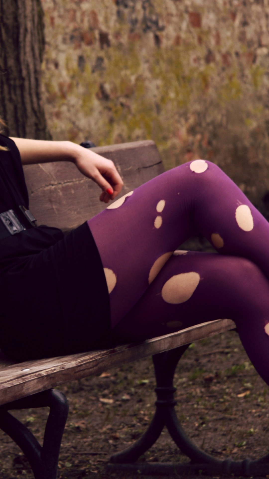 Обои yana rudkovskaya, волосы, прическа, нога, пурпур в разрешении 1080x1920