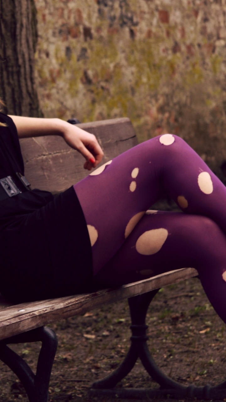 Обои yana rudkovskaya, волосы, прическа, нога, пурпур в разрешении 720x1280