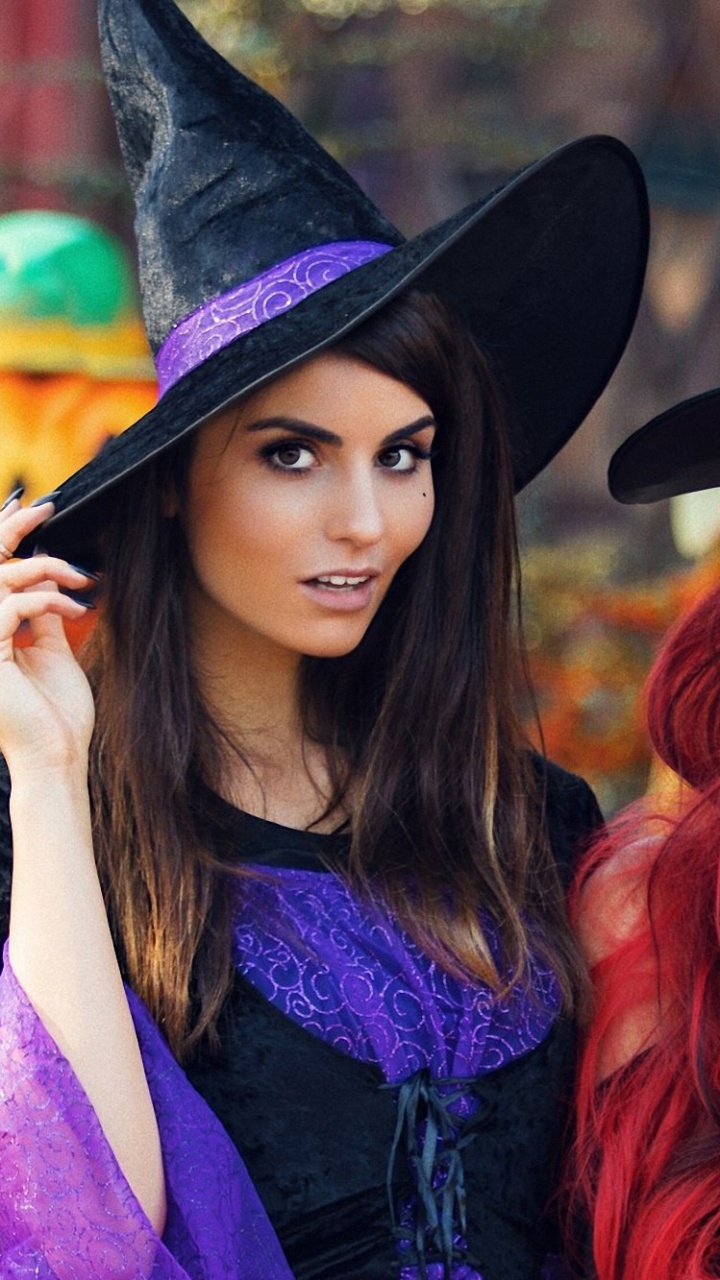 Обои девушка, головной убор, костюм, модель, фэшн в разрешении 720x1280