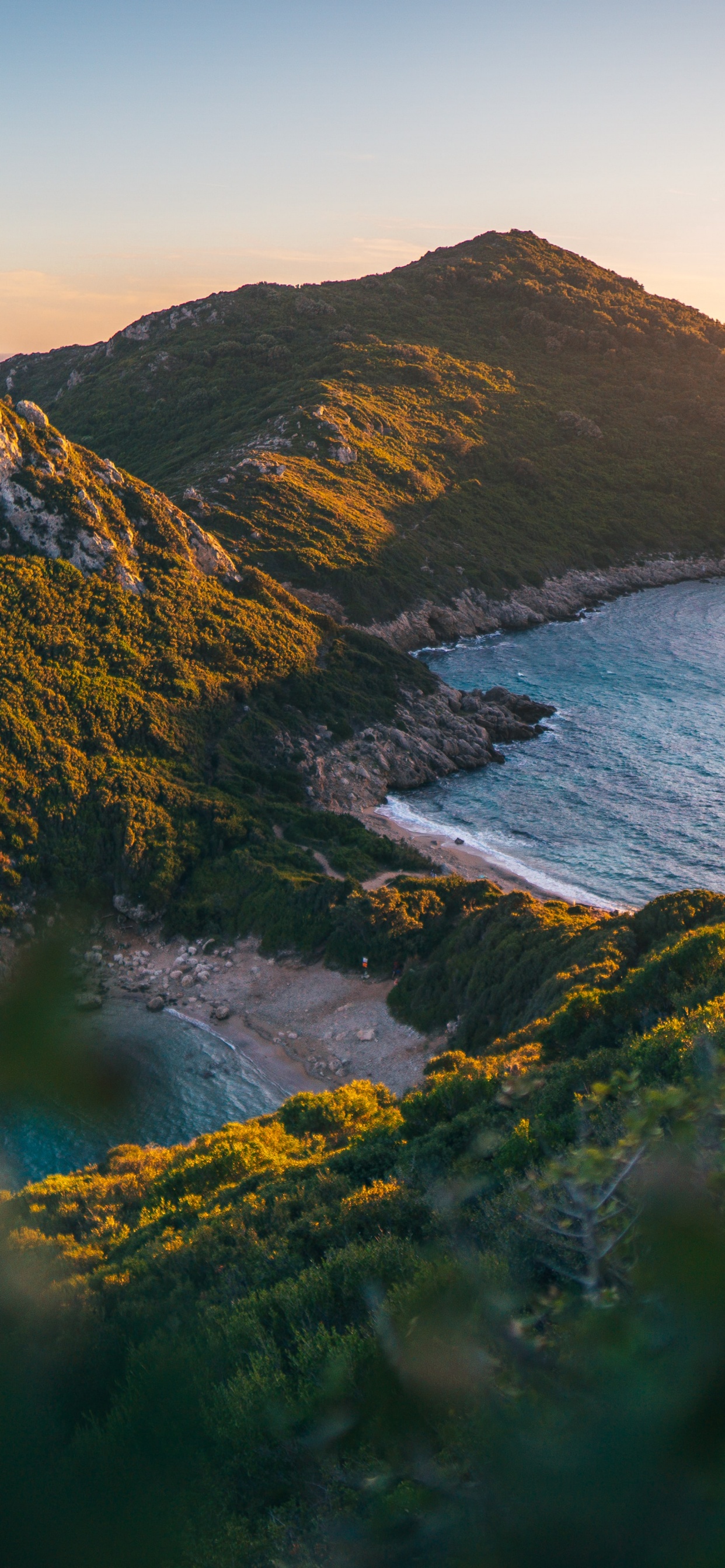 Обои Двойные бухты Порто Тимони, ютуб, вода, гора, природный ландшафт в разрешении 1242x2688