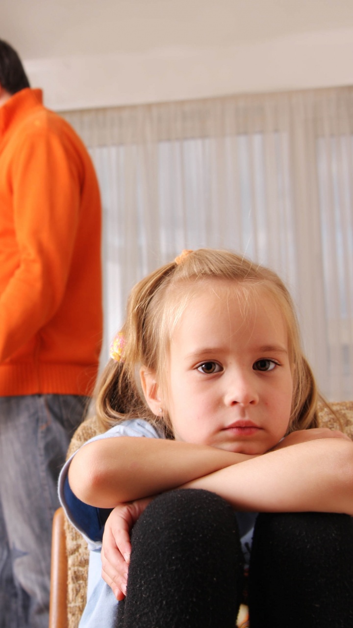 Обои развод, родитель, семья, ребенок, стояние в разрешении 720x1280