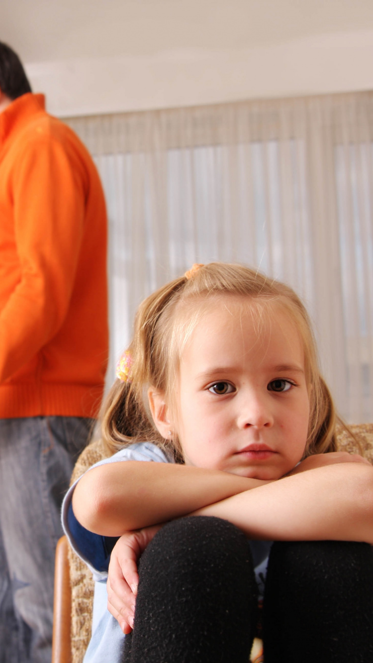 Обои развод, родитель, семья, ребенок, стояние в разрешении 750x1334