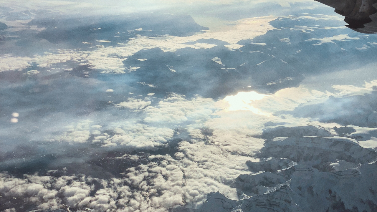 Обои полет, самолет, горный хребет, ледяная форма, облако в разрешении 1280x720