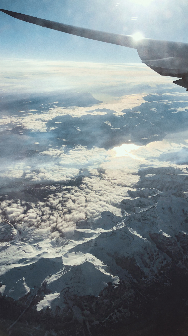 Обои полет, самолет, горный хребет, ледяная форма, облако в разрешении 750x1334