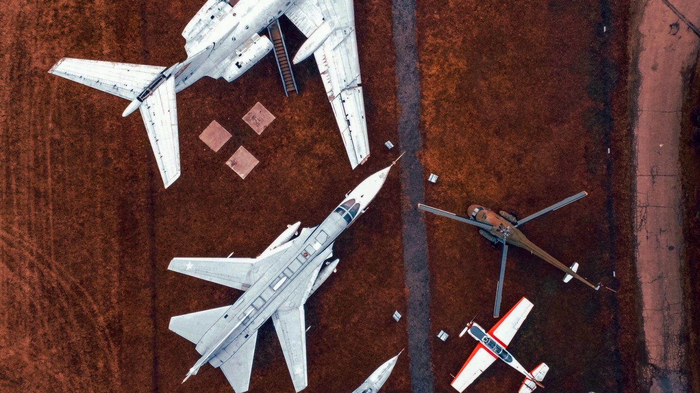 Обои самолеты, самолет, полет, реактивный самолет, авиакомпания в разрешении 1366x768