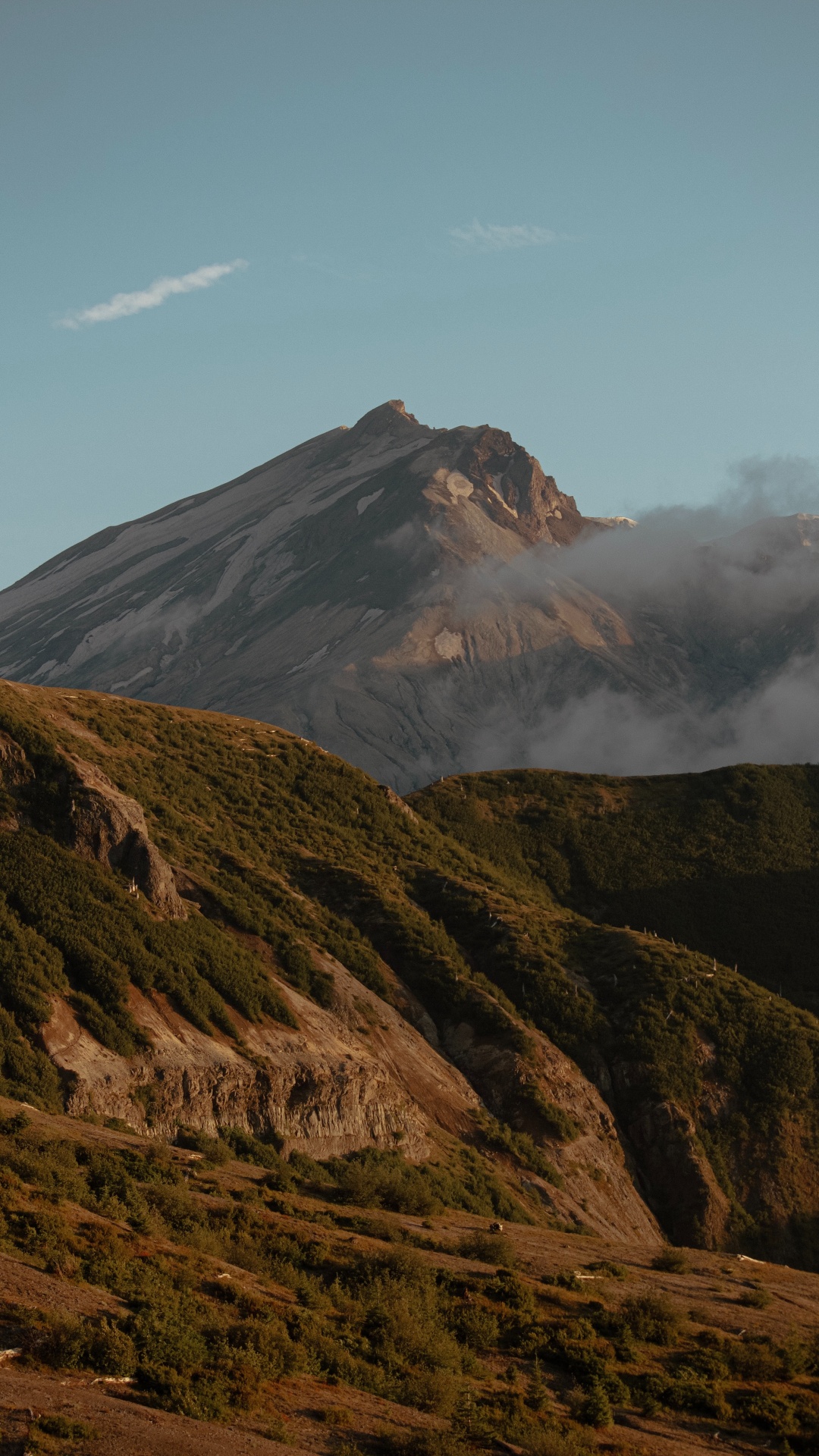 Обои дикая местность, холм, небо, горный хребет, нагорье в разрешении 1080x1920