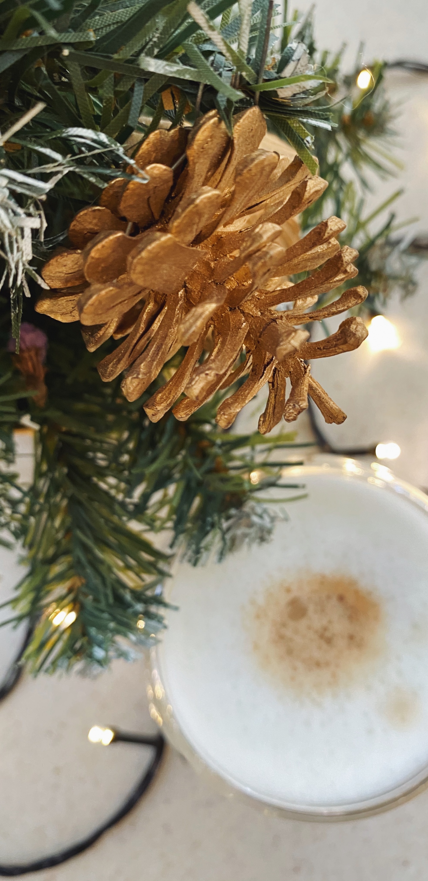 Обои сосна, serveware, посуда, Рождественские украшения, Рождество в разрешении 1440x2960