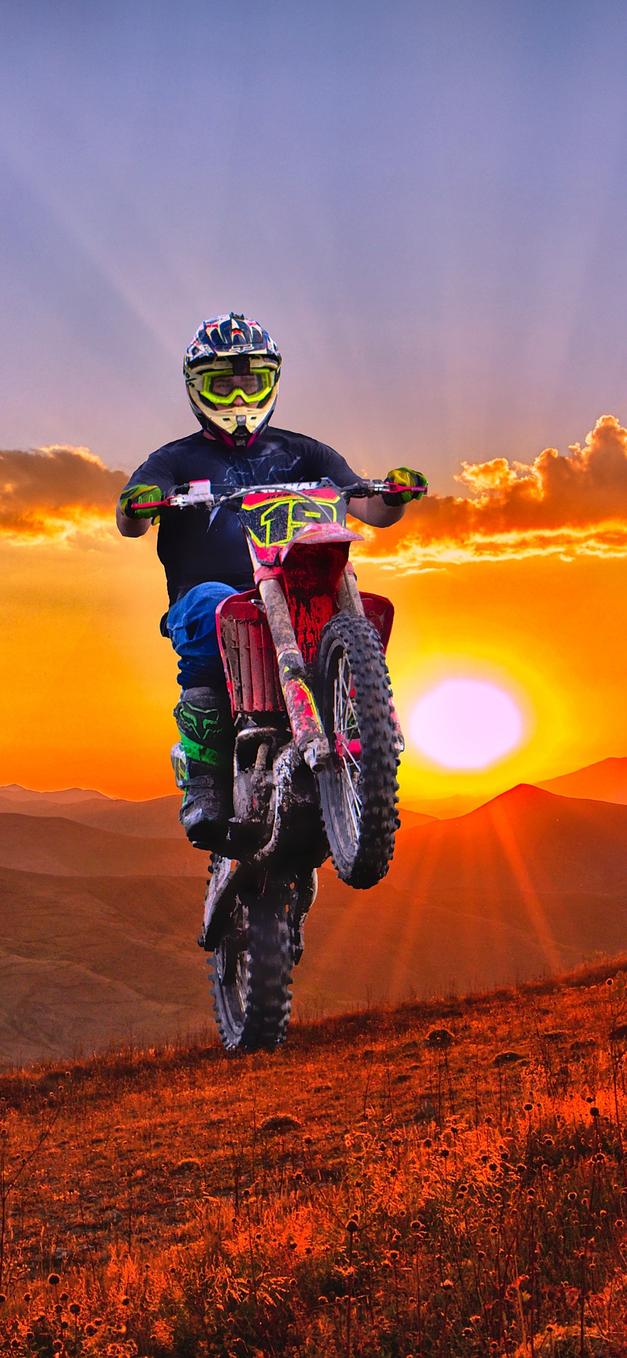 Обои мотоциклетный шлем, мотоцикл, мотокросс, эндуро, велосипед в разрешении 1242x2688