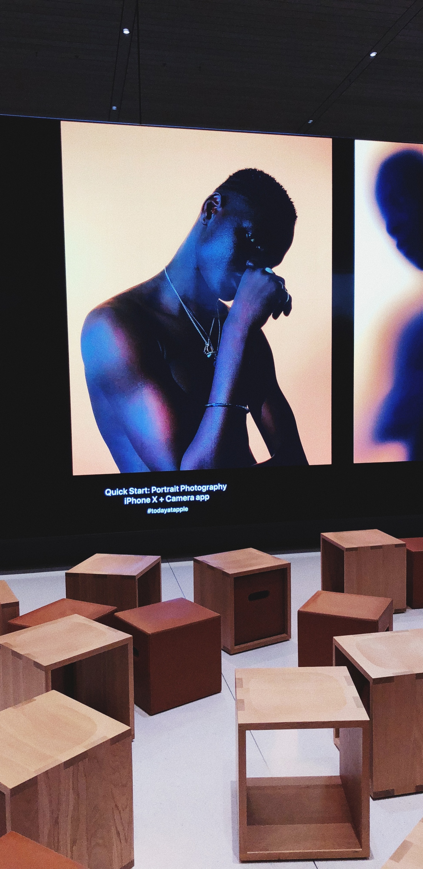 Обои таблица, деревянный блок, фанера, apple, магазин в разрешении 1440x2960