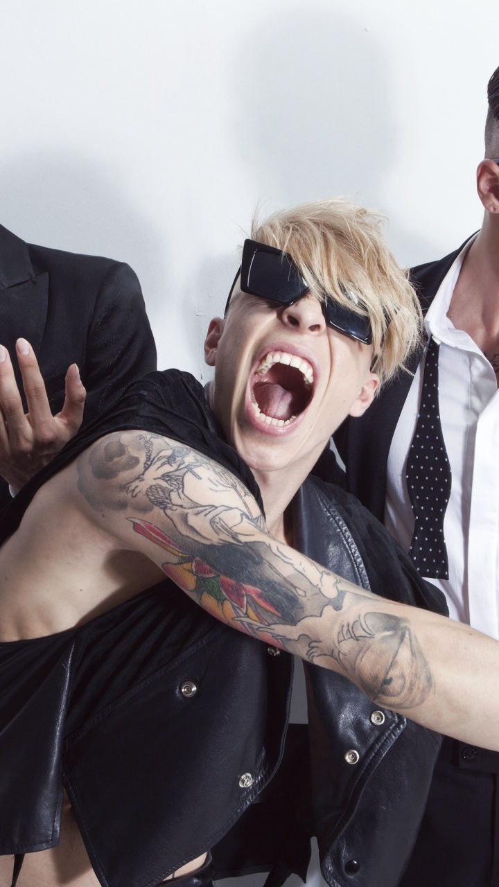 Обои музыкальный ансамбль, Квест Пистолс Шоу, очки, фэшн, забава в разрешении 720x1280