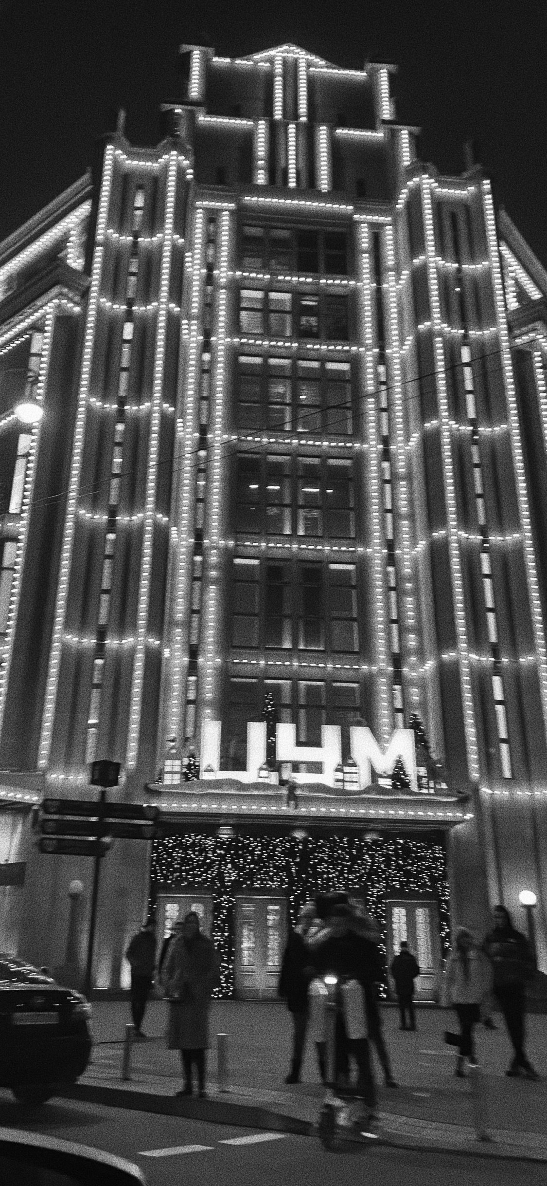 Обои окно, фасад, метрополия, ночь, здание в разрешении 1125x2436