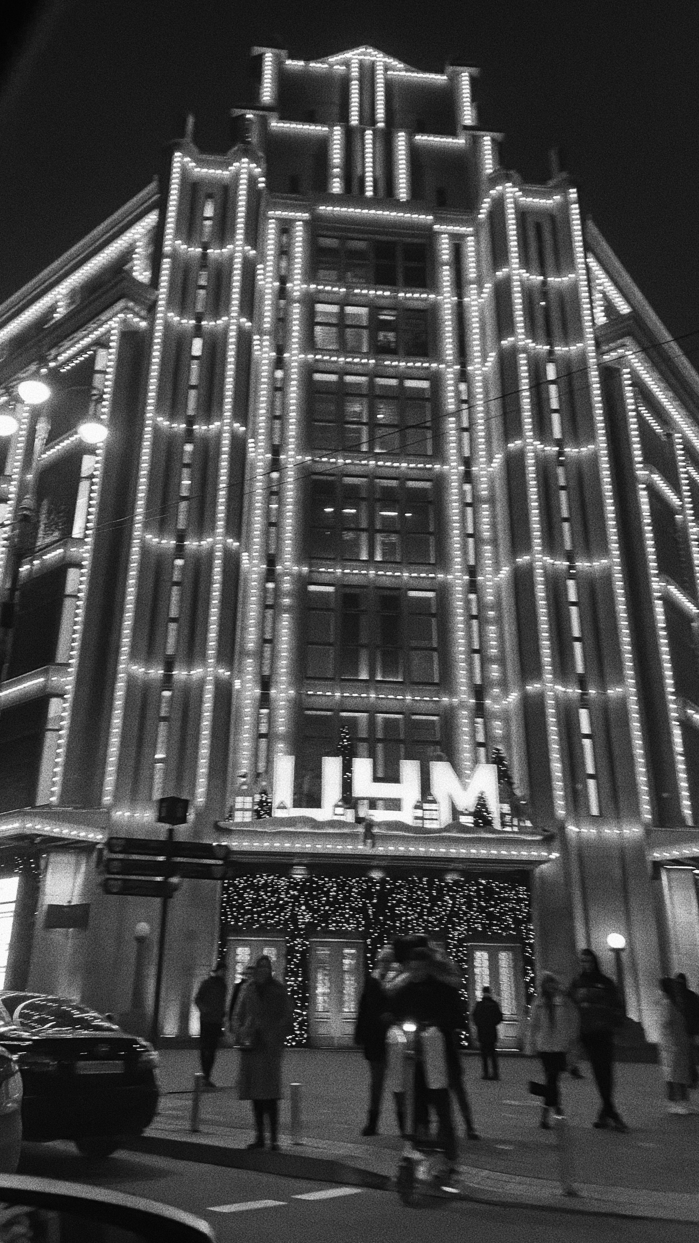 Обои окно, фасад, метрополия, ночь, здание в разрешении 1440x2560