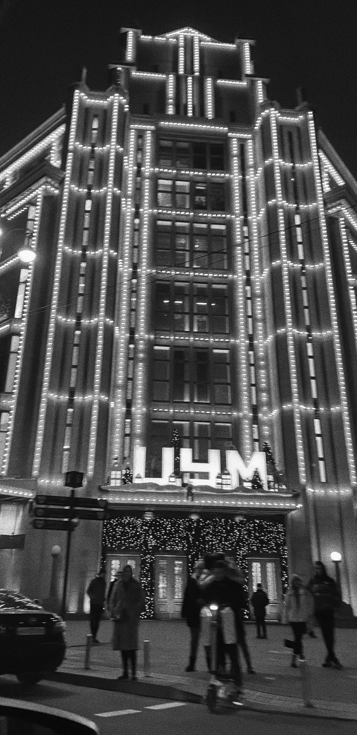 Обои окно, фасад, метрополия, ночь, здание в разрешении 1440x2960