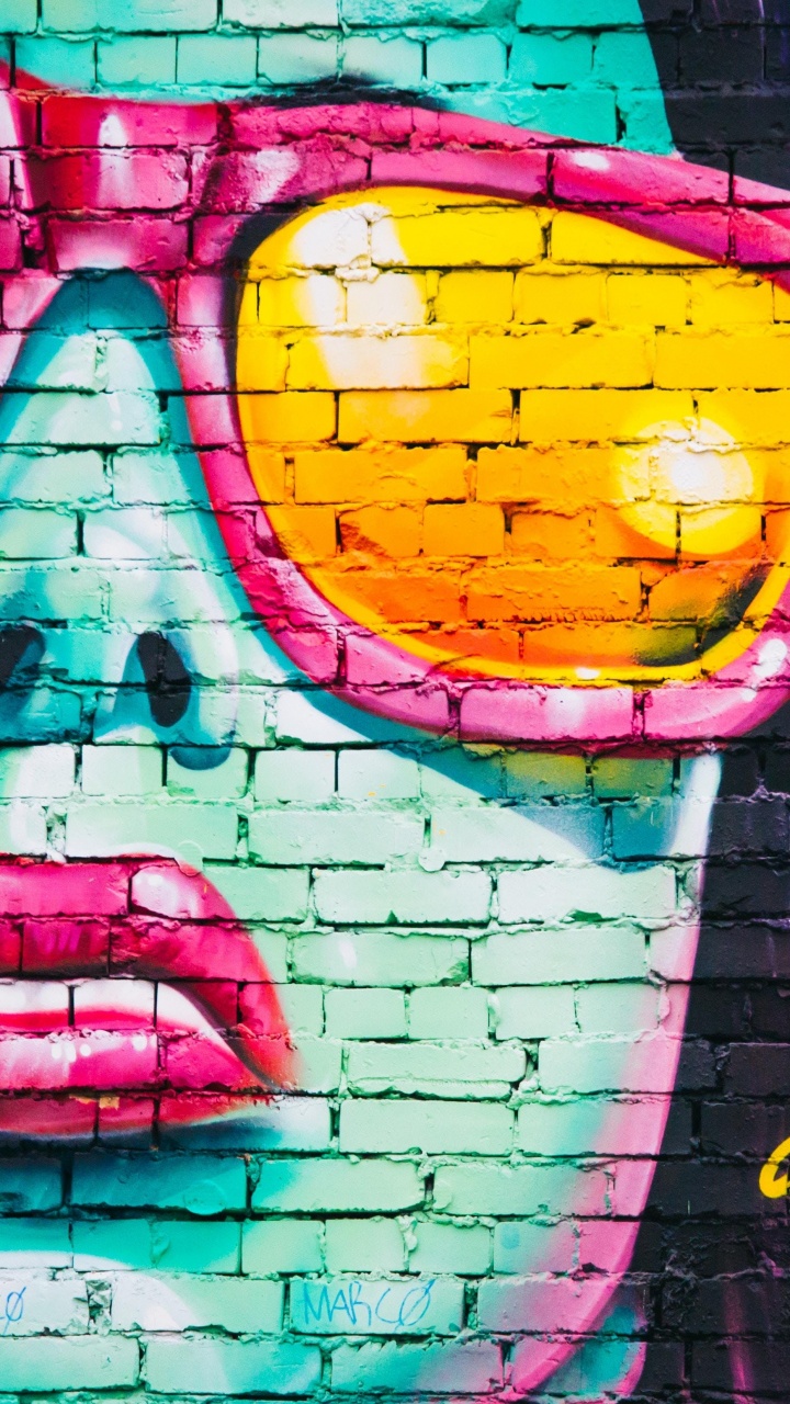 Обои Культура, прохлада, солнечные очки, стена, городские граффити в разрешении 720x1280