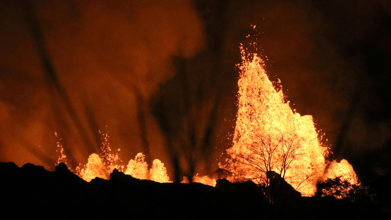 Обои вулкан, Побездельничать, лава, огонь, пламя в разрешении 1280x720