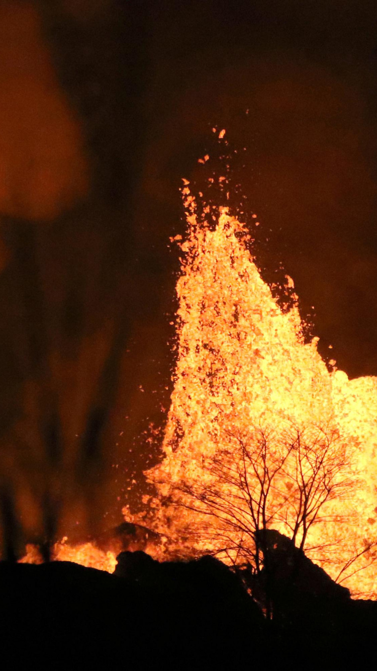 Обои вулкан, Побездельничать, лава, огонь, пламя в разрешении 750x1334