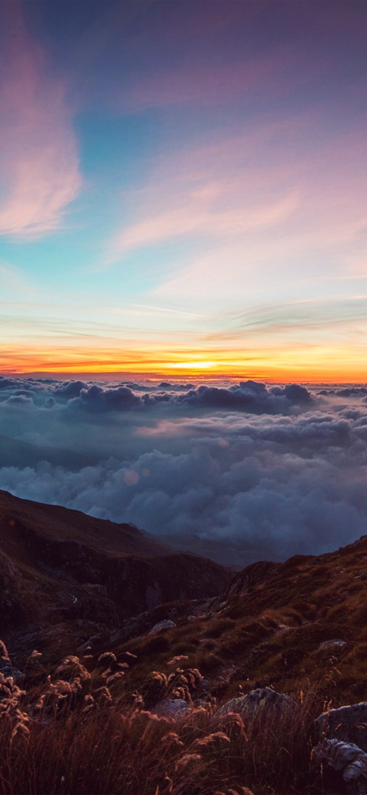 Обои закат, облако, атмосфера, гора, природный ландшафт в разрешении 1242x2688