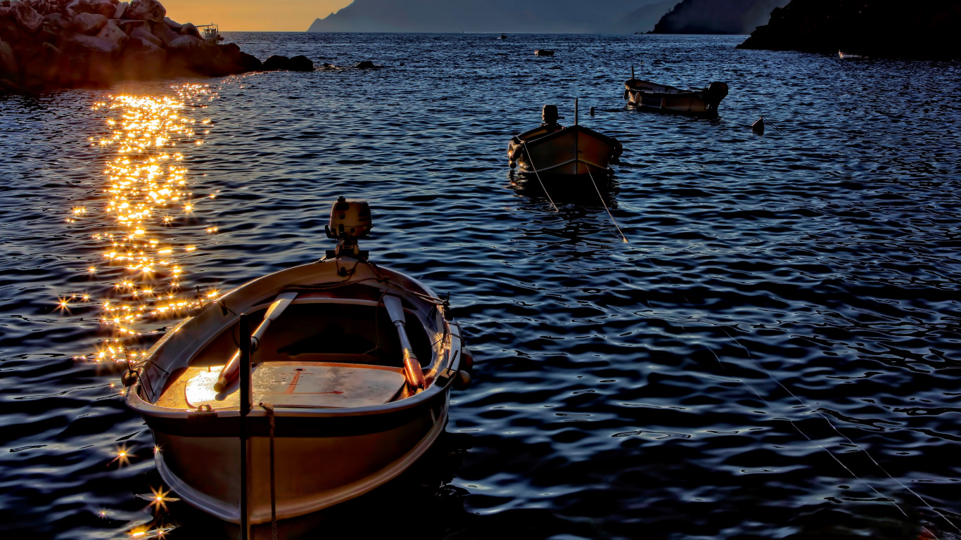 Обои лодка, вода, судно, свет, озеро в разрешении 1366x768