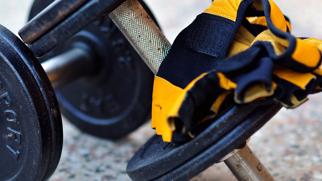 Обои гантель, упражнение, фитнесс центр, силовая тренировка, Олимпийская тяжелая атлетика в разрешении 1280x720