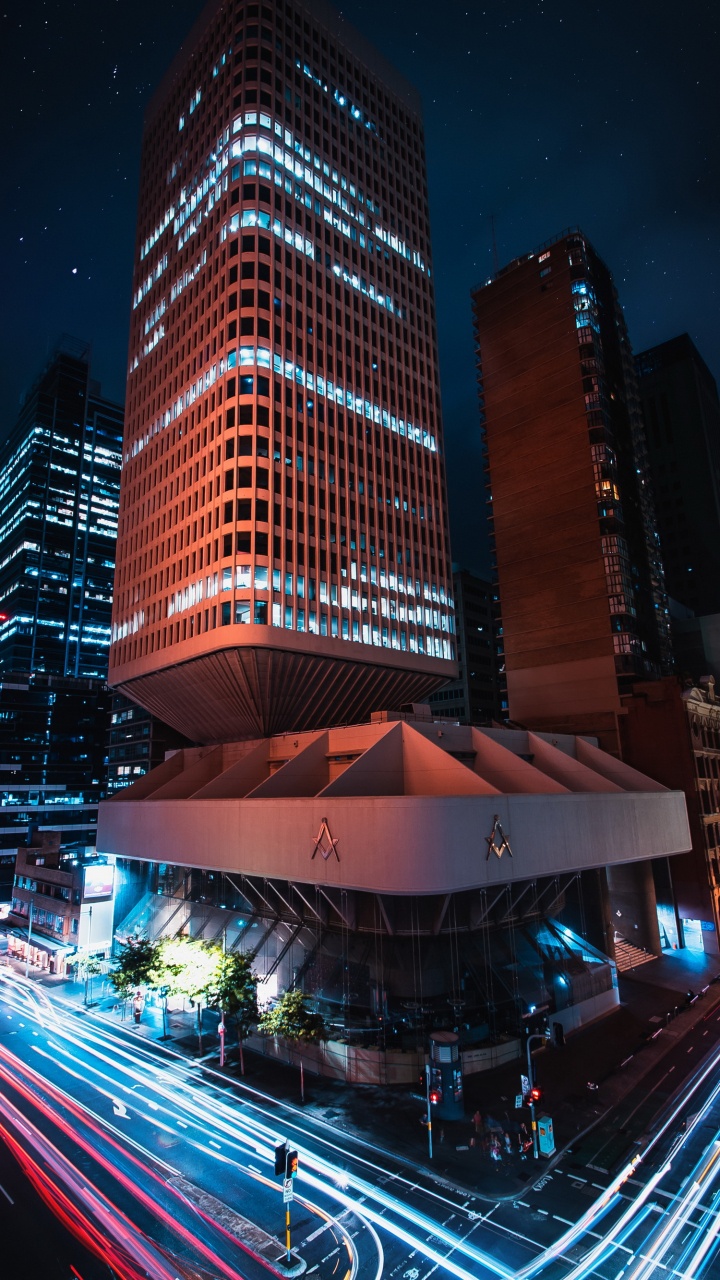 Обои яблоко, небоскреб, здание, дневное время, свет в разрешении 720x1280