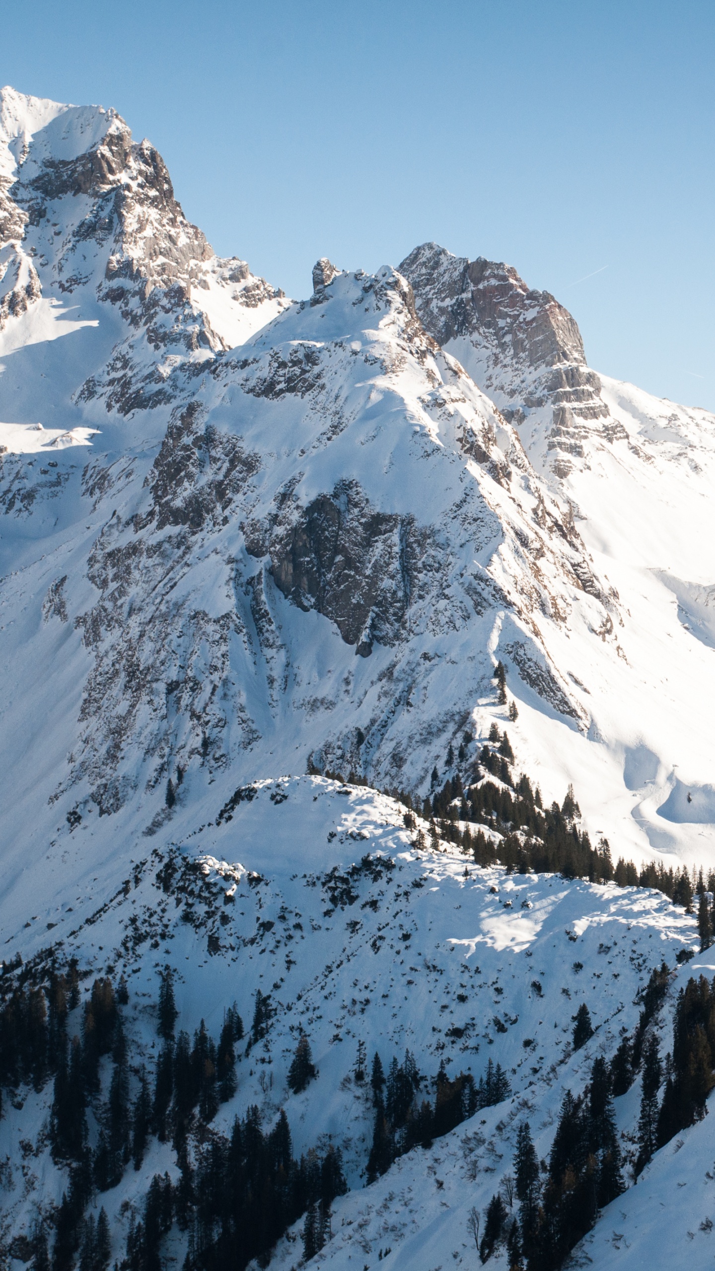 Обои снег, горный хребет, гора, зима, горный рельеф в разрешении 1440x2560