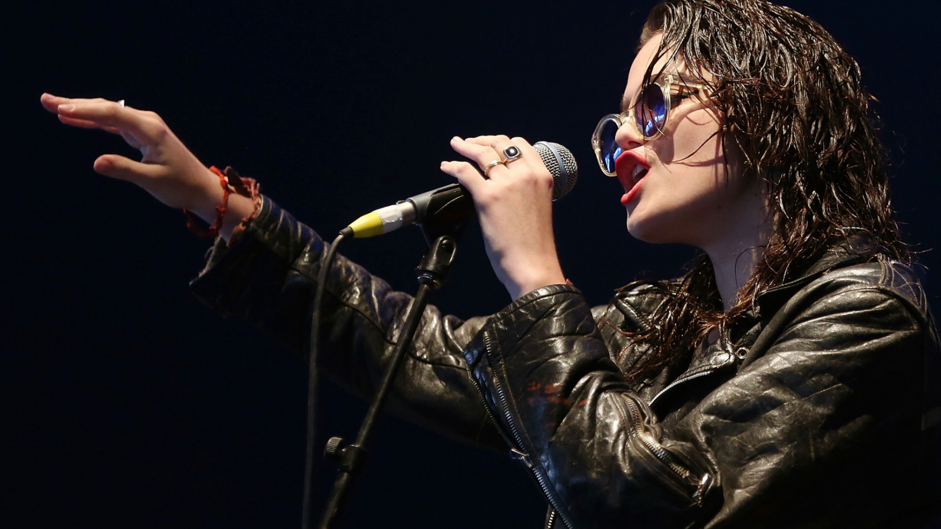 Обои музыкальный исполнитель, музыкант, пение, музыка, певица в разрешении 1920x1080