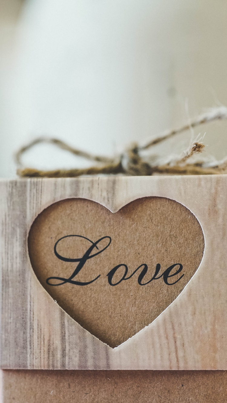 Обои сердце, подарок, День Святого Валентина, любовь, текст в разрешении 750x1334