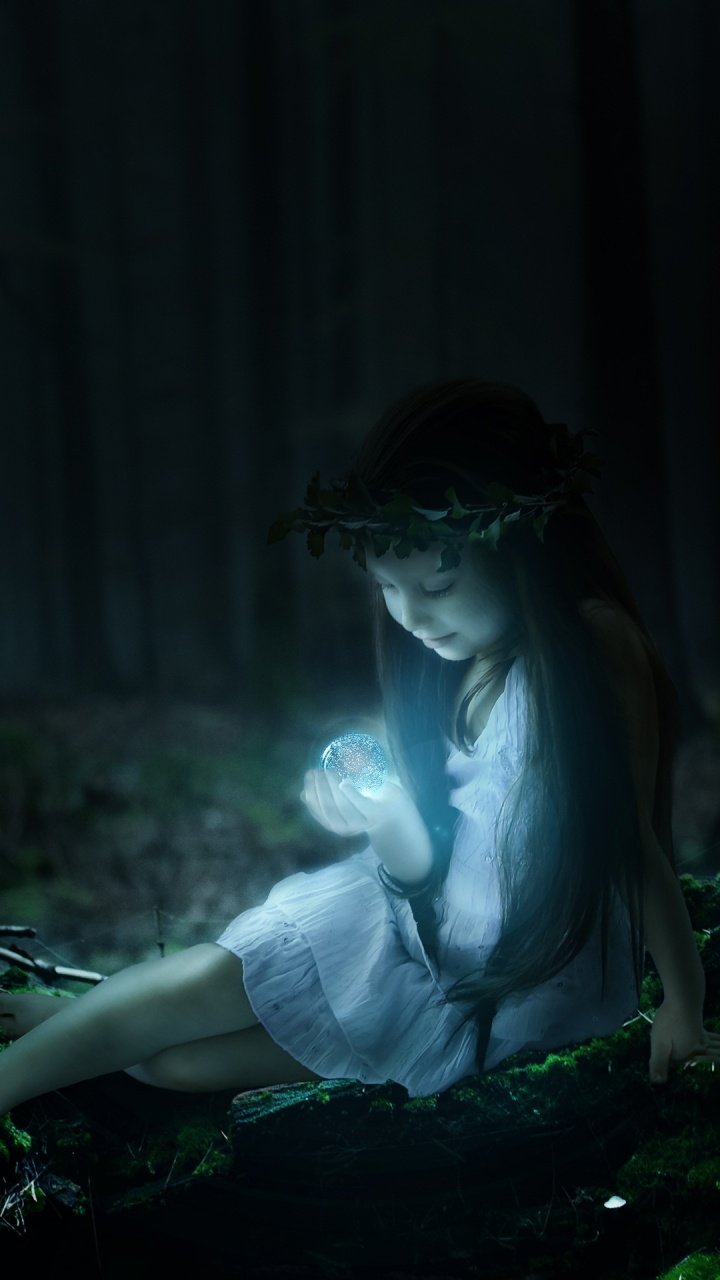 Обои темнота, человеческое тело, растение, музыкальный инструмент, лес в разрешении 720x1280