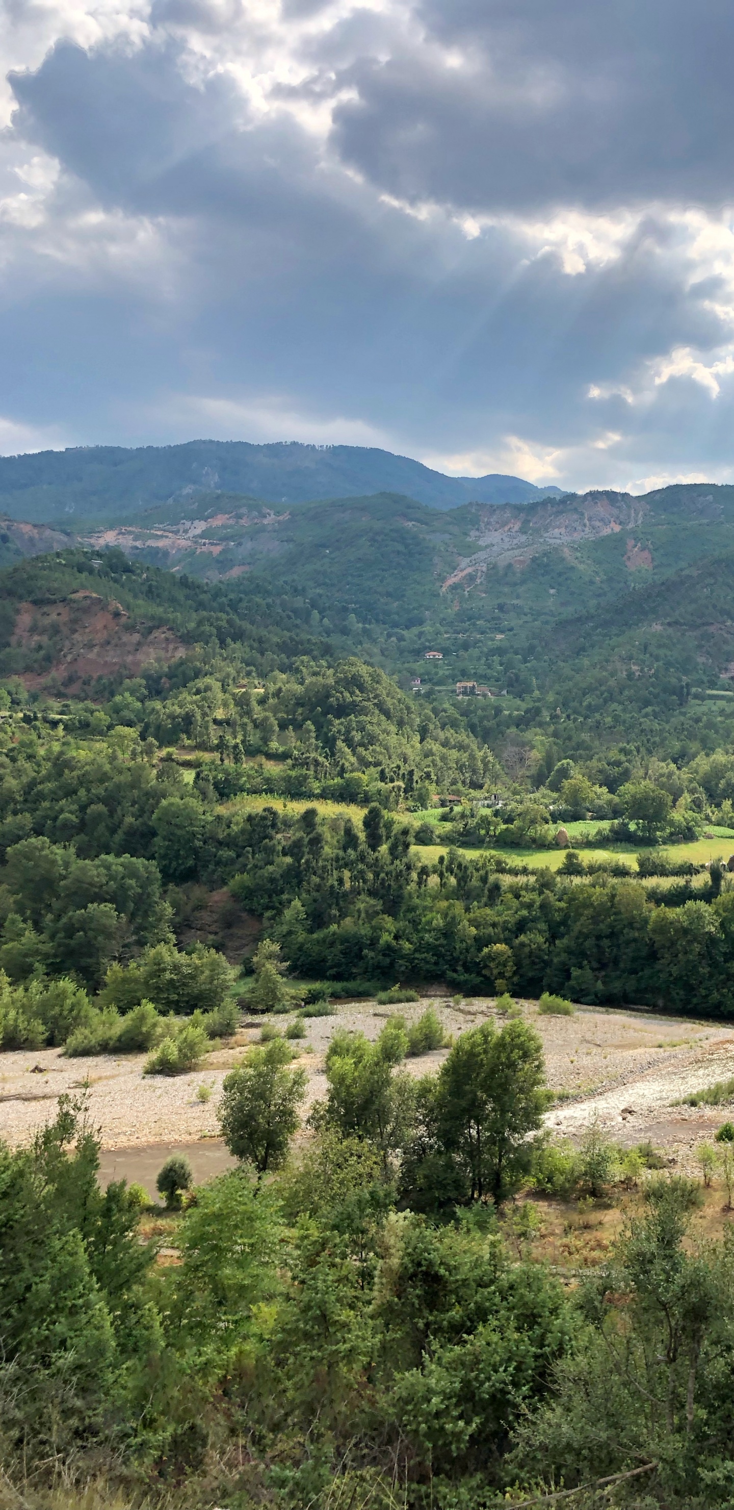 Обои нагорье, водоем, дорога, горный рельеф, природа в разрешении 1440x2960