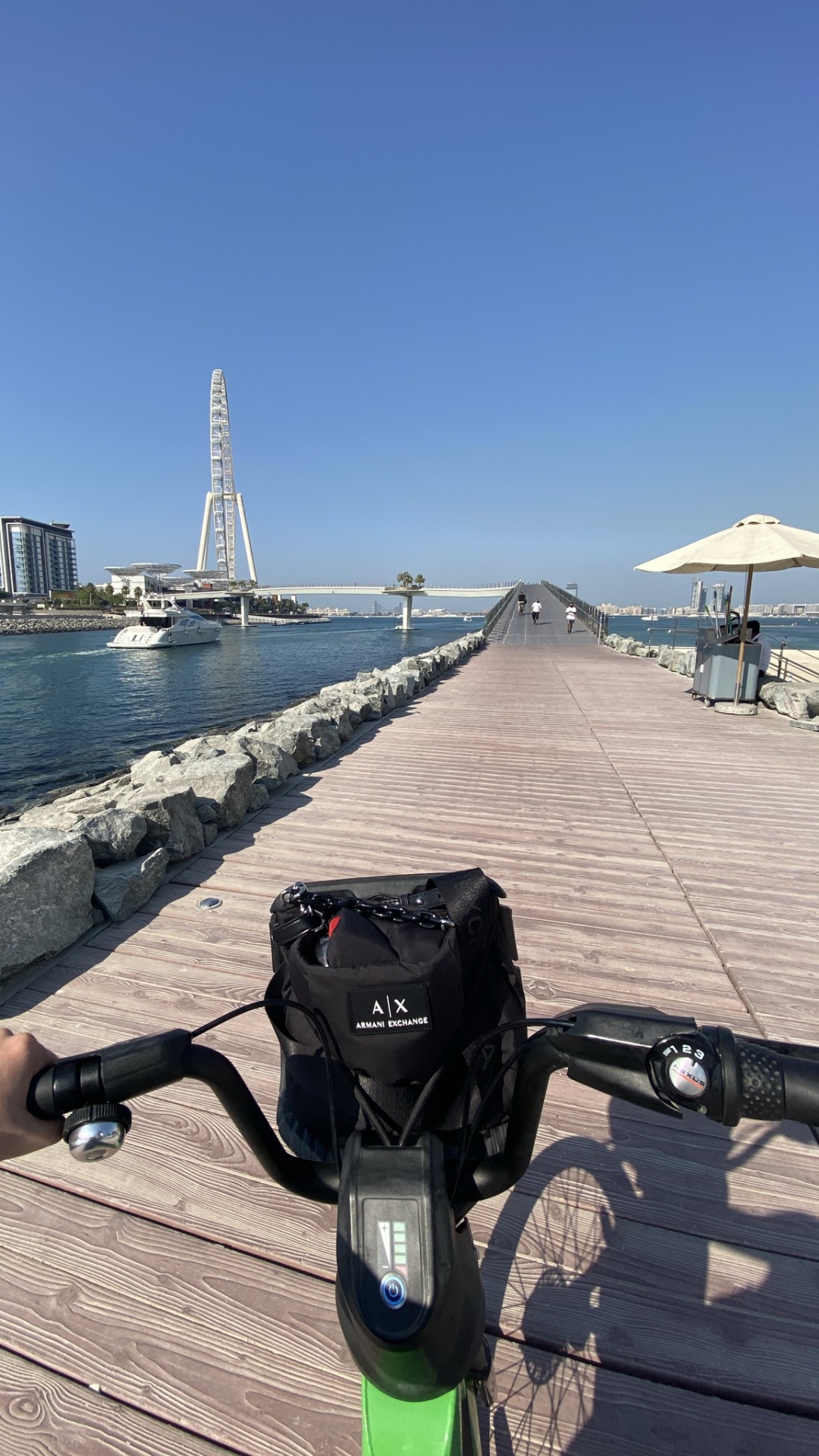 Обои море, туризм, вода, велосипедная шина, водоем в разрешении 1080x1920