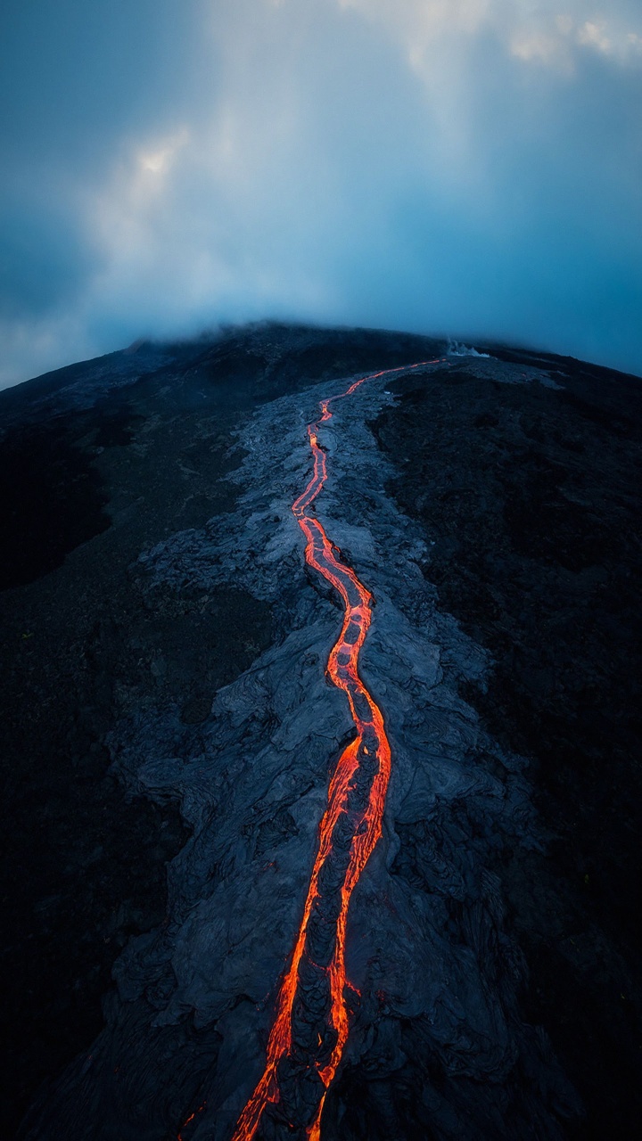 Обои лава, вулкан, природа, щитовой вулкан, облако в разрешении 720x1280