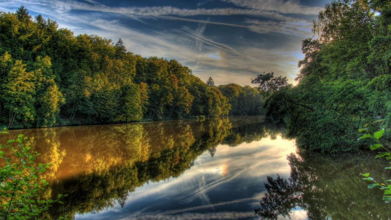 Обои природа, отражение, вода, реки, водный путь в разрешении 1366x768