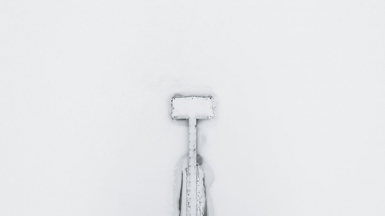 Обои ювелирные изделия, белые, стена, модный аксессуар, металл в разрешении 1280x720