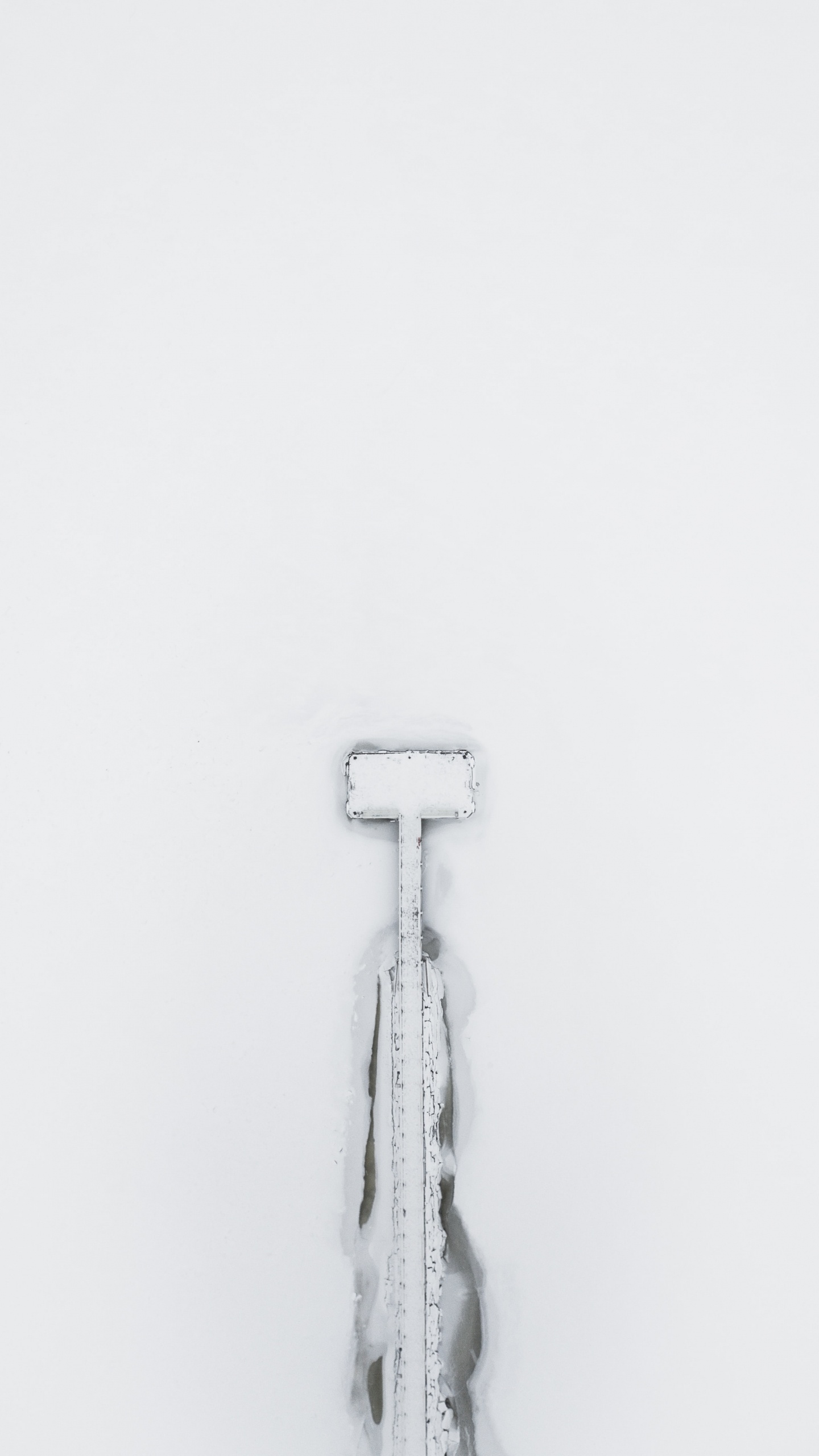 Обои ювелирные изделия, белые, стена, модный аксессуар, металл в разрешении 1440x2560