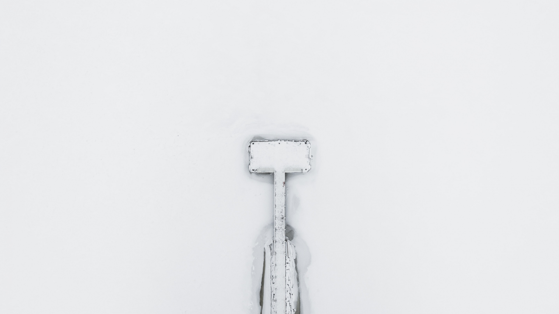 Обои ювелирные изделия, белые, стена, модный аксессуар, металл в разрешении 1920x1080