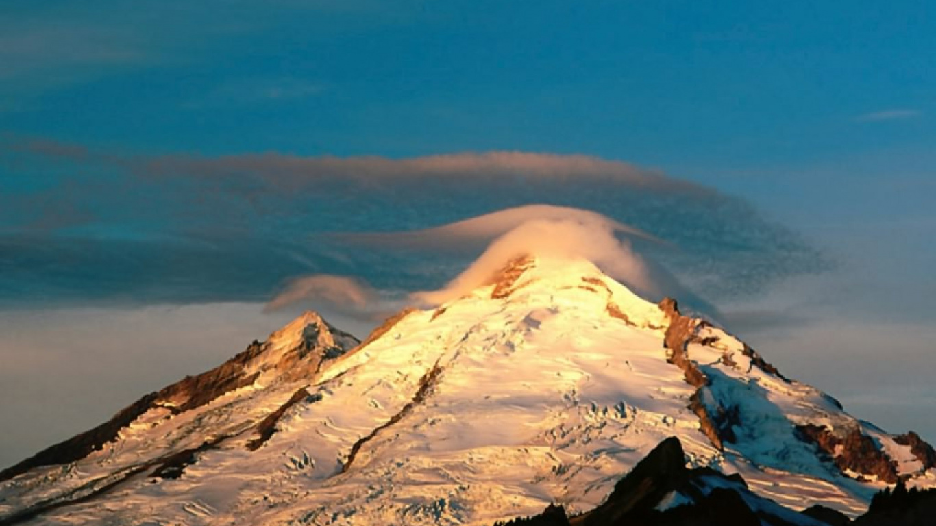 Обои прощение, гора, облако, арт, горный хребет в разрешении 1366x768