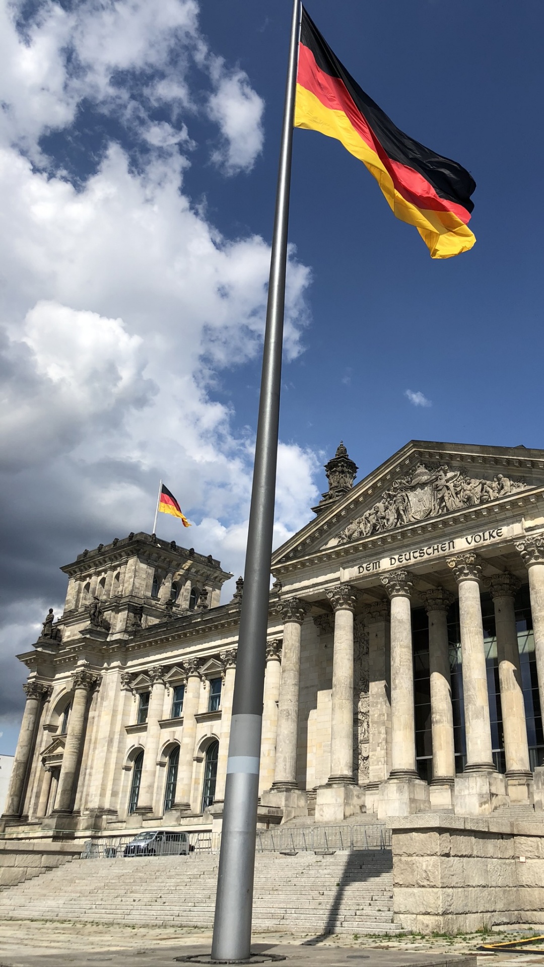 Обои Берлин, Германия, здание Рейхстага, памятник, достопримечательность в разрешении 1080x1920