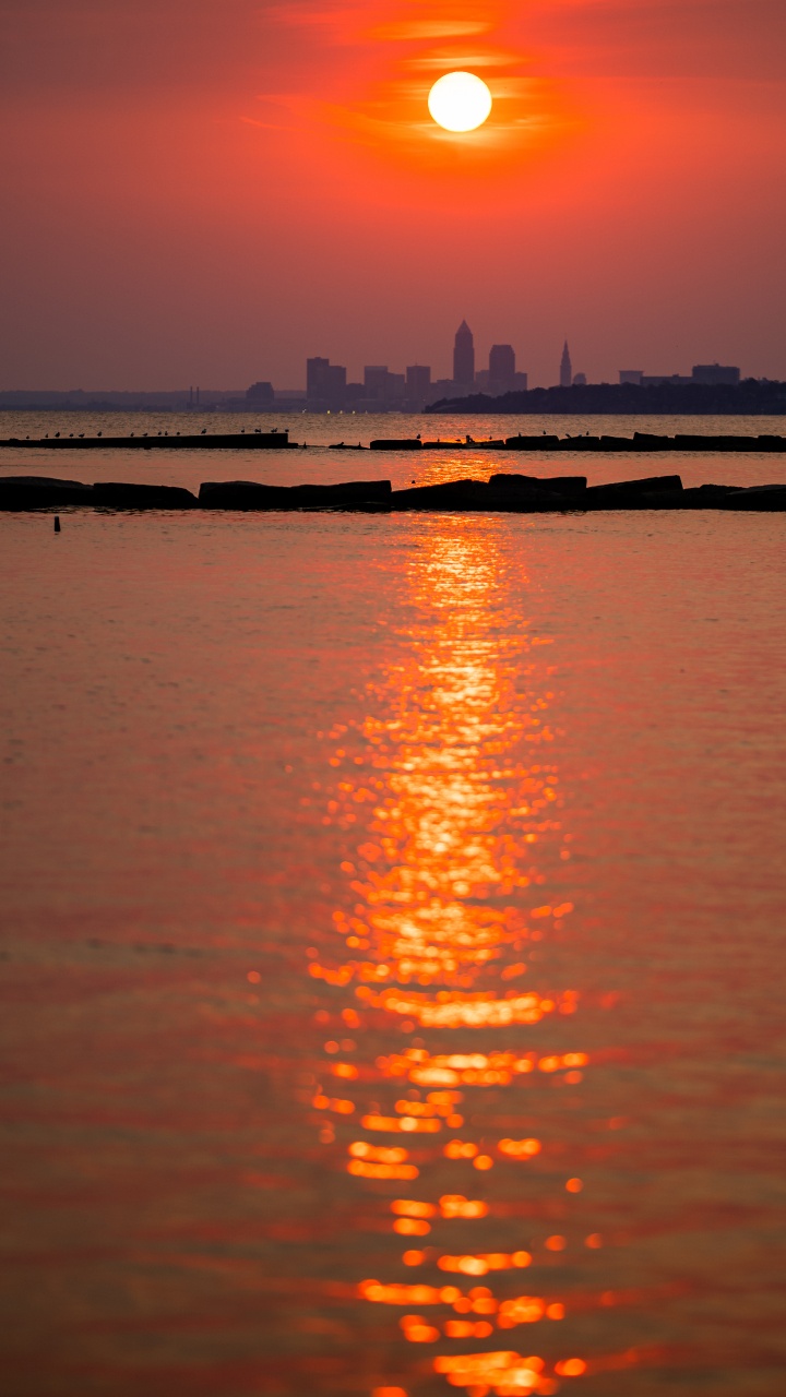 Обои отражение, вода, гидроресурсы, атмосфера, дневное время в разрешении 720x1280