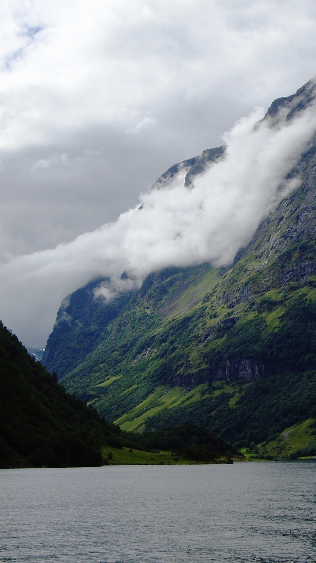 Обои гора, природа, нагорье, фьорд, вода в разрешении 1080x1920