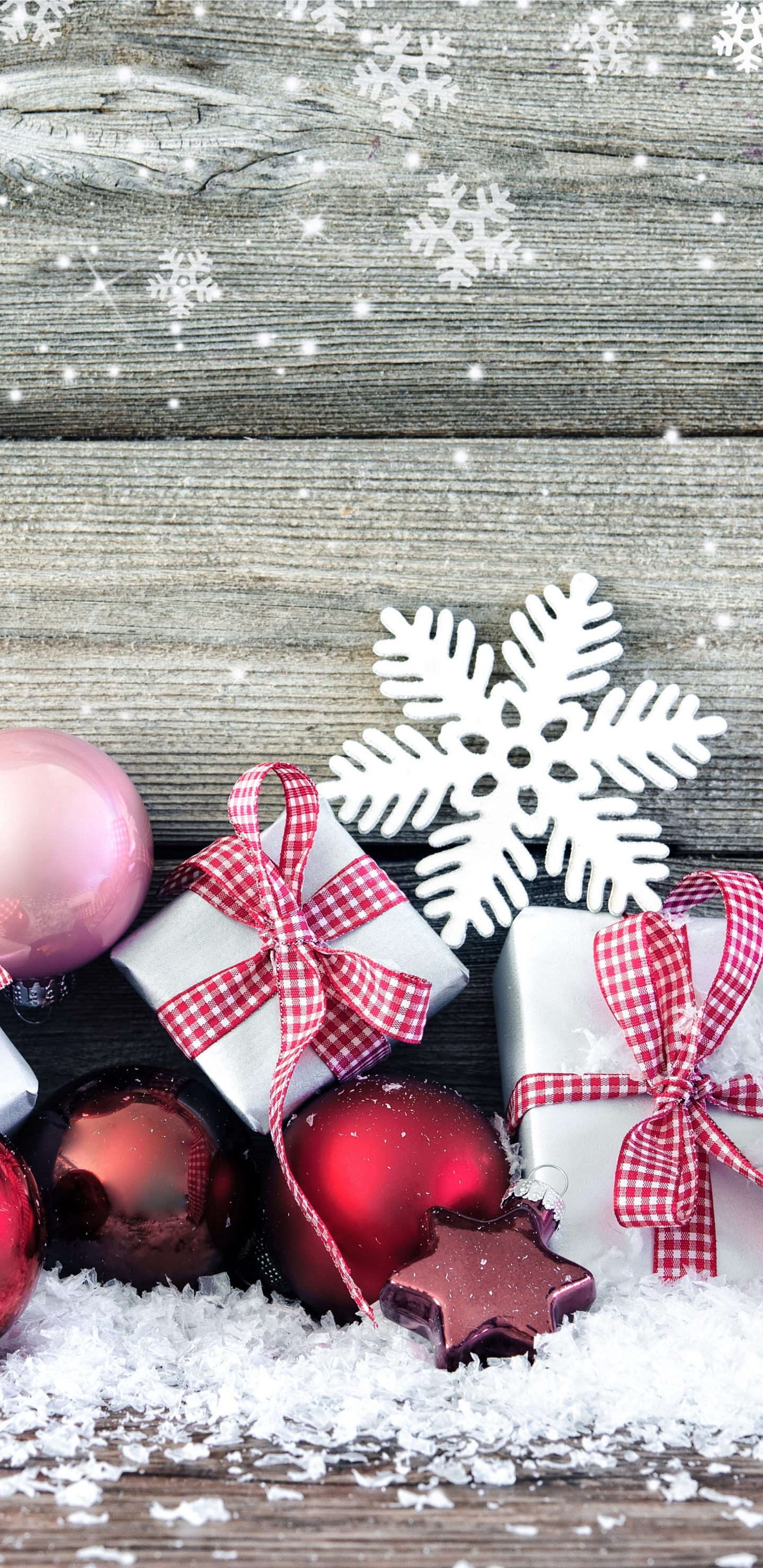 Обои Рождественский день, рождественский орнамент, Рождественские украшения, Рождество, Рождество Красный Шар в разрешении 1440x2960