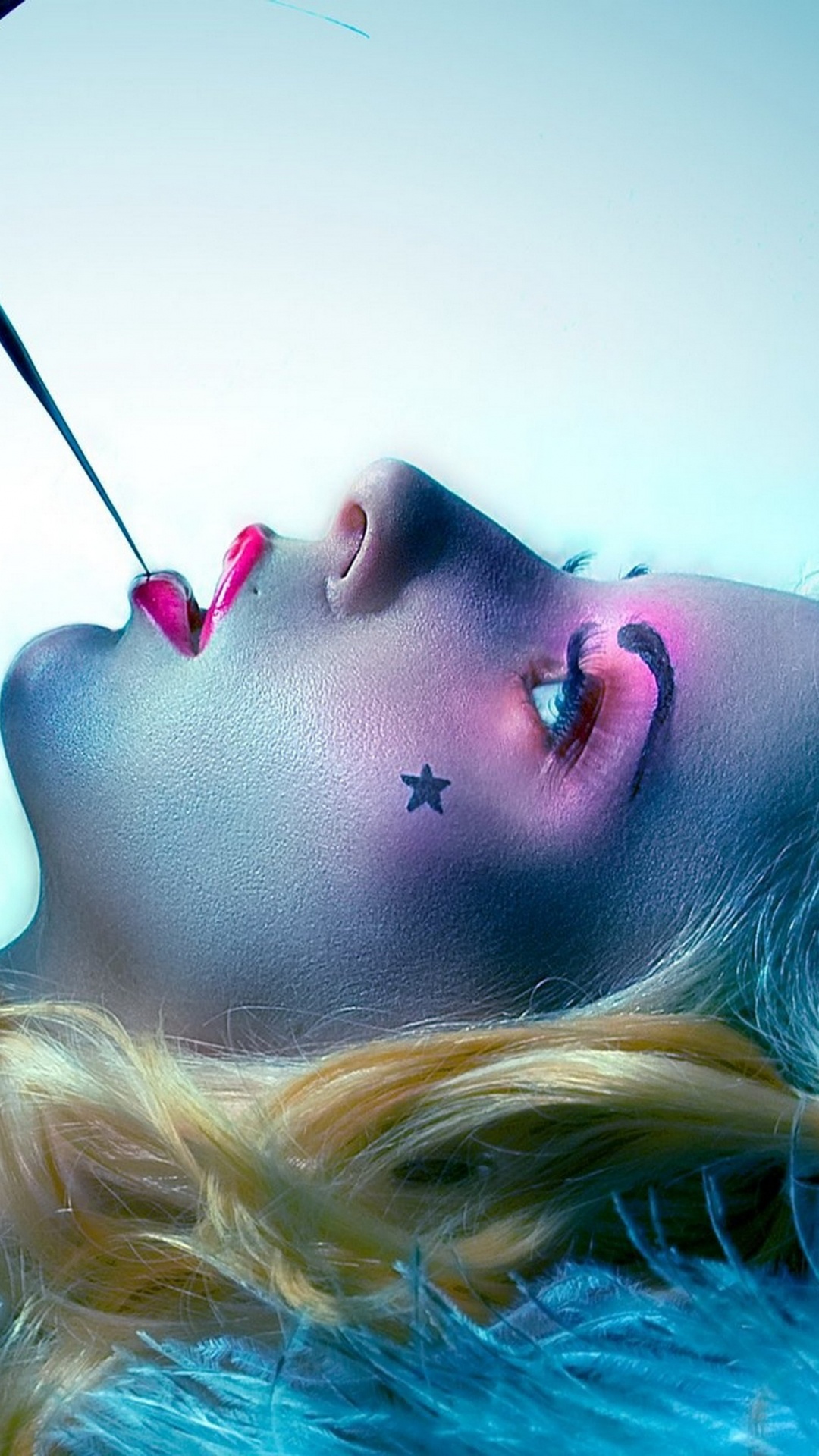 Обои макияж связанных с, красота, МАК косметика, тени для век, синий в разрешении 1080x1920