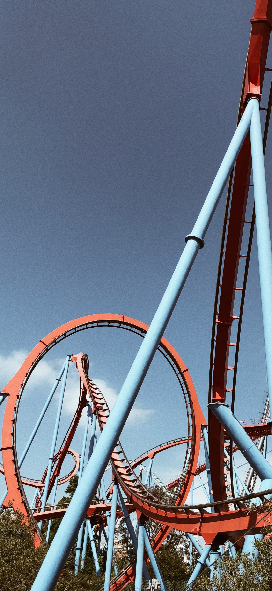 Обои горки, достопримечательность, парк развлечений, природа, дневное время в разрешении 1125x2436