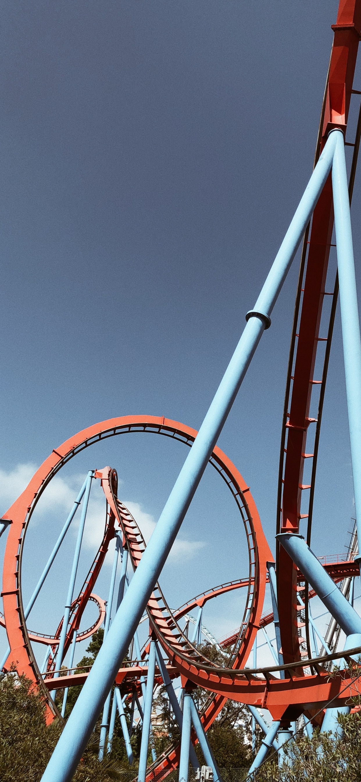 Обои горки, достопримечательность, парк развлечений, природа, дневное время в разрешении 1242x2688